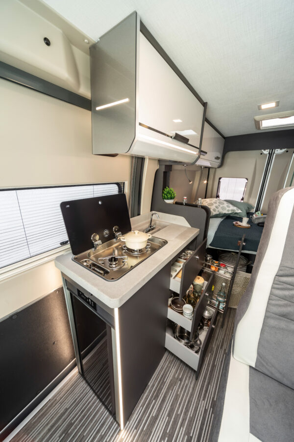 AUTOCARAVANA CAMPER VAN MCLOUIS MENFYS 1 PRESTIGE NUEVA TEMPORADA 2023 MALLON BETANZOS CORUÑA GALICIA