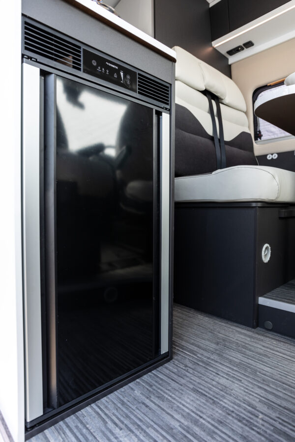 AUTOCARAVANA CAMPER VAN MCLOUIS MENFYS 3 NUEVA TEMPORADA 2023 MALLON BETANZOS CORUÑA GALICIA