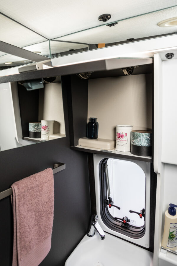 AUTOCARAVANA CAMPER VAN MCLOUIS MENFYS 3 NUEVA TEMPORADA 2023 MALLON BETANZOS CORUÑA GALICIA