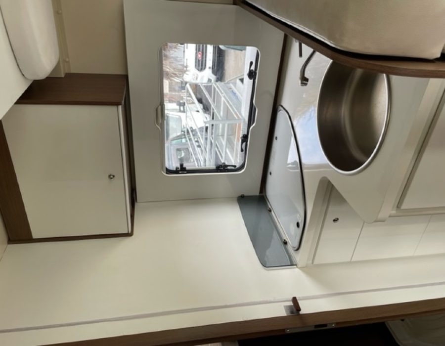 AUTOCARAVANA CONTINENTAL 73 OCASION PERFILADA CAMAS GEMELAS 5 PLAZAS SEMINUEVO GALICIA CORUÑA 9