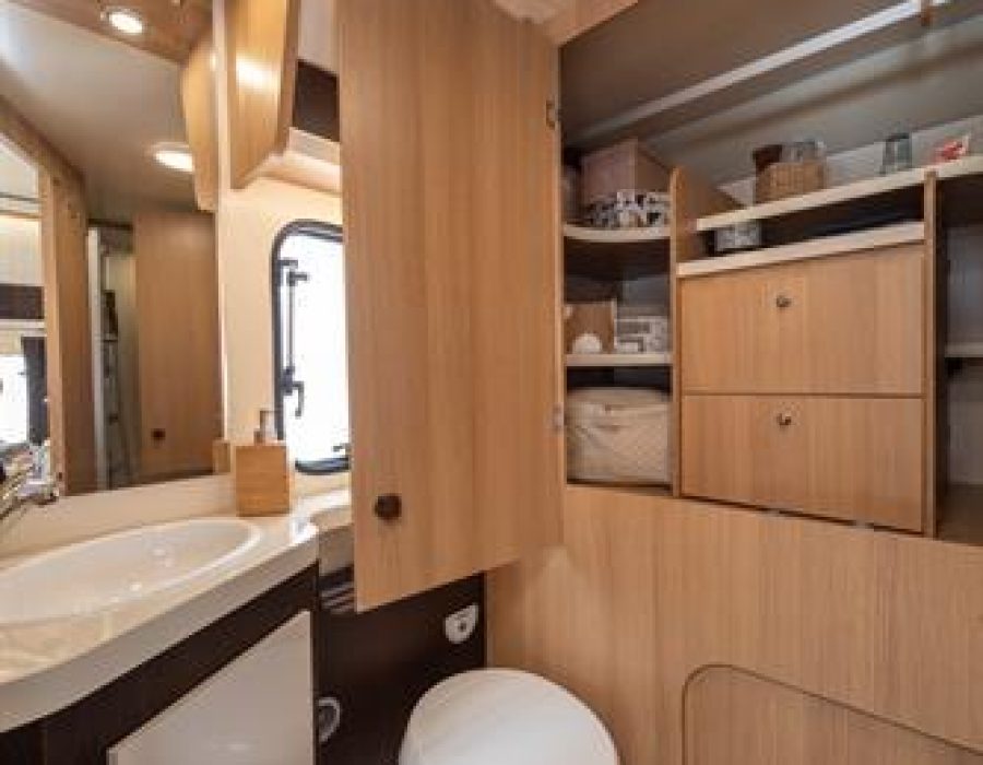 AUTOCARAVANA MCLOUIS PERFILADA MC4 237 MALLÓN BETANZOS 11