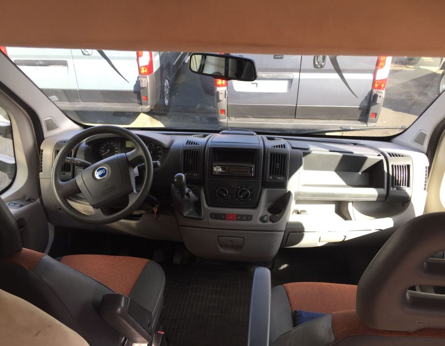 AUTOCARAVANA OCASION MOBILVETTA MILER CAPUCHINA 6 PLAZAS BUEN ESTADO TAPICERIA NUEVA MALLON CORUÑA GALICIA 4