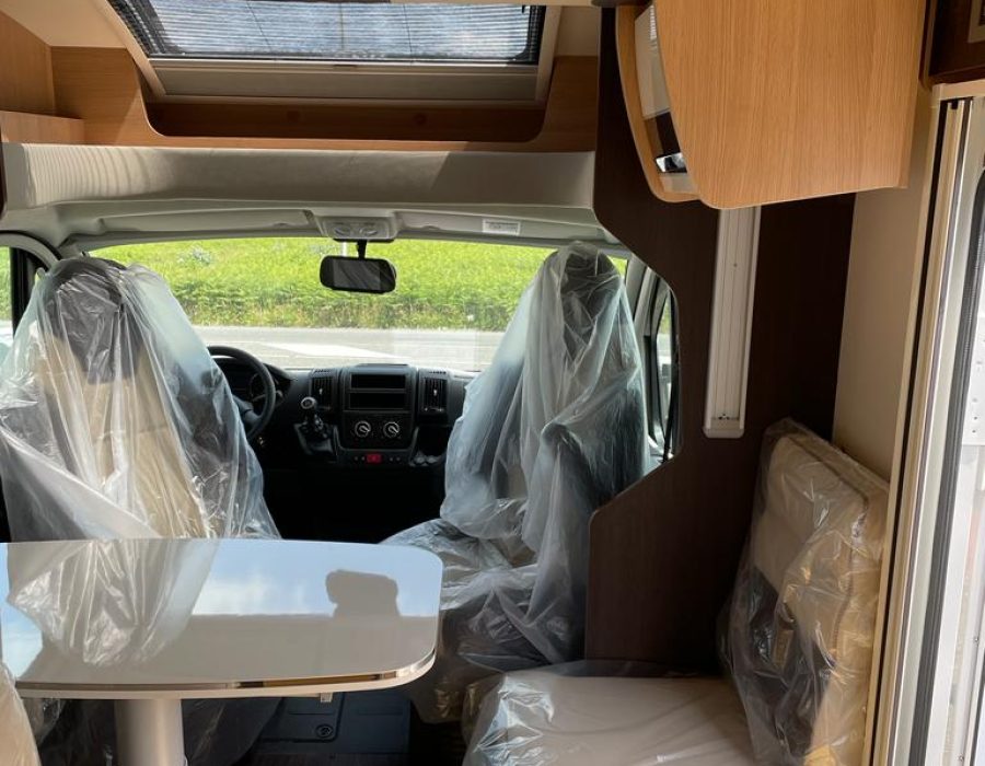 AUTOCARAVANA PERFILADA NUEVA TEMPORADA 2023 MCLOUIS MC4 265 MENOS 7 METROS GALICIA CORUÑA ESPAÑA CAMA BASCULANTE CAMAS GEMELAS DUCHA FRIGO GRAN GARAJE CALEFACCION BAÑO 7