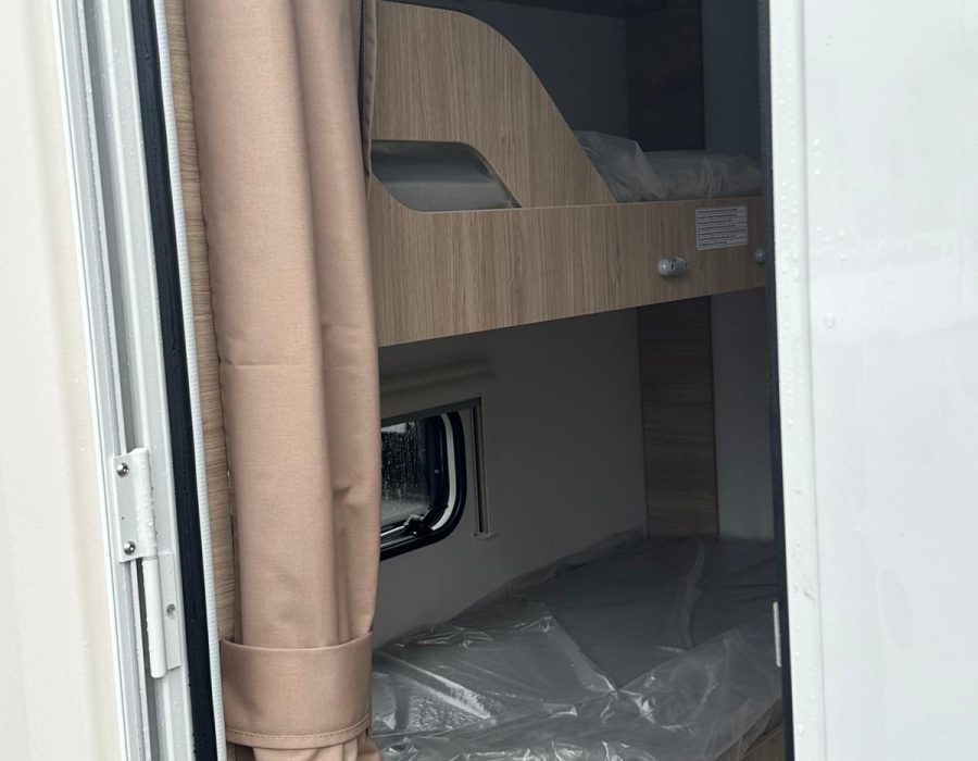 CARAVANA NUEVA MENOS DE 750 KILOS KG CARAVELAIR ALBA 366 REMOLQUE LIGERO CUATRO PLAZAS NUEVA EN STOCK GALICIA CORUÑA 5