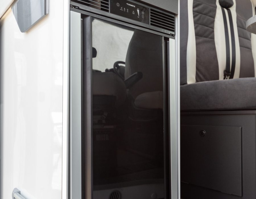 AUTOCARAVANA CAMPER VAN MCLOUIS MENFYS 1 PRESTIGE NUEVA TEMPORADA 2023 MALLON BETANZOS CORUÑA GALICIA